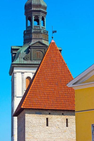 Su, Keren 아티스트의 St-Marys Cathedral spire and Maiden Tower in the old town-Tallinn-Estonia작품입니다.